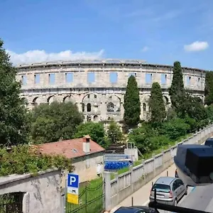 Apartment Colloseum View From The, Pula