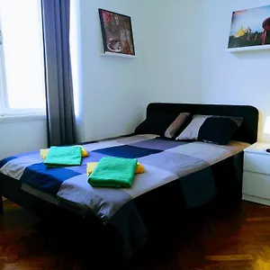 2* Gostinjska kuća Zpula Center And